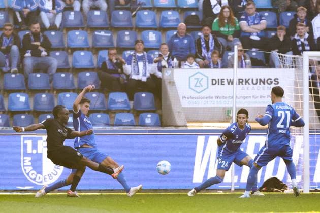 Goalscorer Noel Futkeu SpVgg Greuther Fürth,9 scores to 2 2 2 Soccer Bundesliga Season 2024 2025 1 FC Magdeburg vs SpVgg Greuther Fürth at the Avnet Arena in Magdeburg Action,Soccer,Man,Men,Germany,06 10 2024