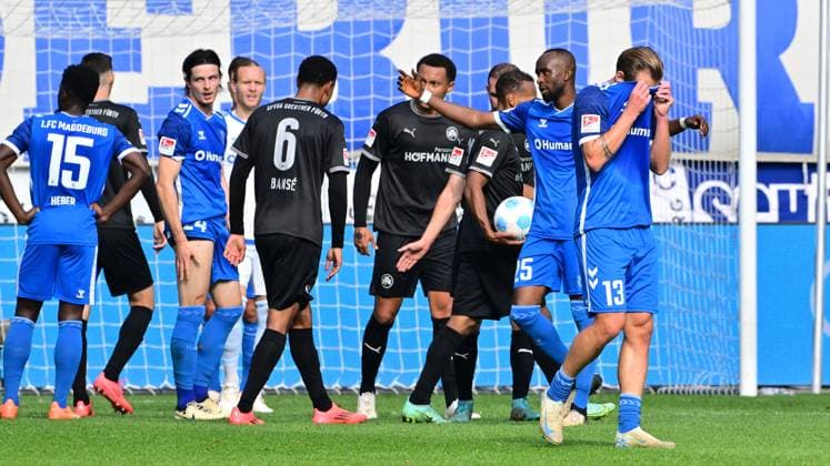 06 10 2024 Soccer season 2024 2025 2 Soccer Bundesliga 08 Matchday 1 FC Magdeburg FCM SpVgg Greuther Fürth Kleeblatt Sportfoto Zink MeZi xmexzix DFL regulations prohibit any use of photographs as image sequences and or quasi video only for editorial use Connor Krempicki 13, 1 FC Magdeburg FCM disappointed disappointment after penalty kick for Fürth Handspiel von Daniel Heber 15, 1 1 FC Magdeburg FCM, left