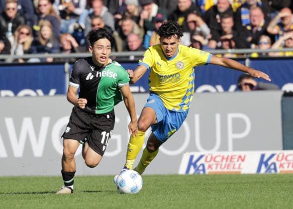 Hyun Ju Lee Hannover 96 , Johan Gomez Eintracht Braunschweig Football, Men, Season 2024 2025 2 BL, Eintracht Stadion, Eintracht Braunschweig vs Hannover 96, Lower Saxony derby, 2 0 DFL REGULATIONS PROHIBIT ANY USE OF PHOTOGRAPHS AS IMAGE SEQUENCES AND OR QUASI VIDEO