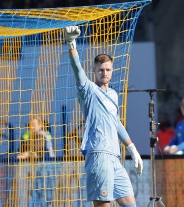Torhueter Lennart Grill Eintracht Braunschweig ballt die Faust Fußball, Herren, Saison 2024 2025 2 BL, Eintracht Stadion, Eintracht Braunschweig gegen Hannover 96, Niedersachsenderby, 2 0 DFL REGULATIONS PROHIBIT ANY USE OF PHOTOGRAPHS AS IMAGE SEQUENCES AND OR QUASI VIDEO