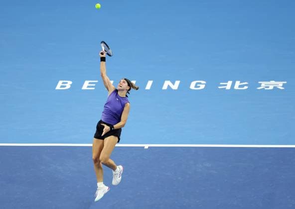 (241006) -- BEIJING, Oct. 6, 2024 -- Karolina Muchova of the Czech Republic hits a return during the women s singles final match against Coco Gauff of the United States at the 2024 China Open tennis tournament in Beijing, China, Oct. 6, 2024. ) (SP)CHINA-BEIJING-TENNIS-CHINA OPEN-WOMEN S SINGLES-FINAL (CN) ZhangxChenlin 