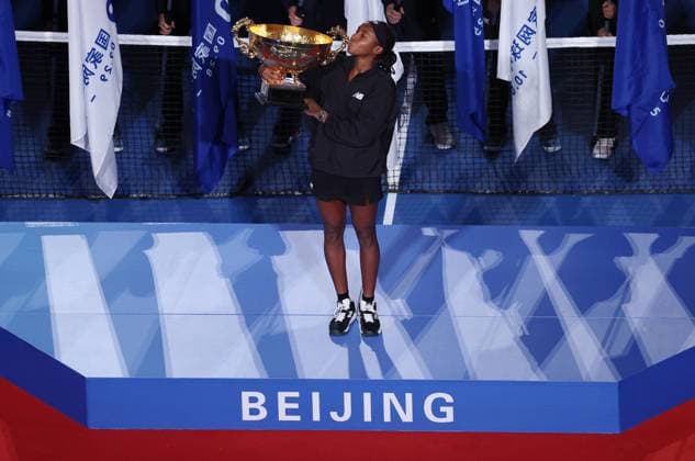 (241006) -- BEIJING, Oct. 6, 2024 -- Winner Coco Gauff of the United States kisses her trophy after winning the women s singles final match against Karolina Muchova of the Czech Republic at the 2024 China Open tennis tournament in Beijing, China, Oct. 6, 2024. ) (SP)CHINA-BEIJING-TENNIS-CHINA OPEN-WOMEN S SINGLES-FINAL (CN) ZhangxChenlin 