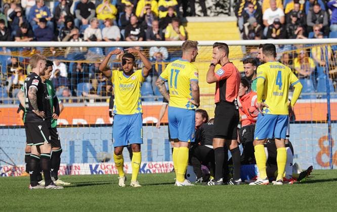Injury Robin Krausse Eintracht Braunschweig Football, Men, Season 2024 2025 2 BL, Eintracht Stadion, Eintracht Braunschweig vs Hannover 96, Lower Saxony derby, 2 0 DFL REGULATIONS PROHIBIT ANY USE OF PHOTOGRAPHS AS IMAGE SEQUENCES AND OR QUASI VIDEO