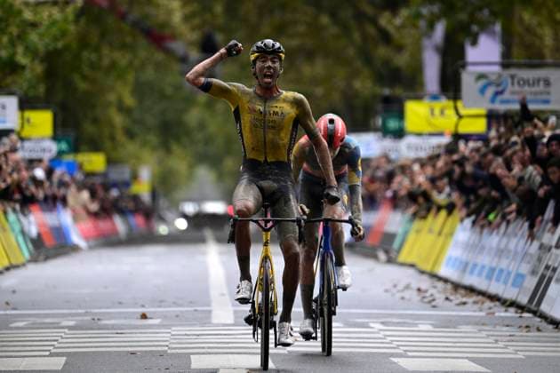 Paris-Tours cycling race 2024 TOURS, FRANCE - OCTOBER 06 : Laporte Christophe (FRA) of Team Visma Lease a Bike wins, Vacek Mathias (CZE) of Lidl - Trek during the UCI Pro Series Paris-Tours cycling race with start in Chartres and finish in Tours (214km) on October 6, 2024 in Tours, France, 06 10 2024 Tours France  Copyright: xPeterxDexVoechtx