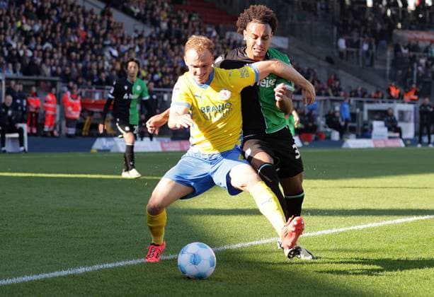Niklas Tauer Eintracht Braunschweig , Thaddaeus Momuluh Hannover 96 Fussball, Herren, Saison 2024 2025 2 BL, Eintracht Stadion, Eintracht Braunschweig vs Hannover 96, Niedersachsenderby, 2 0 DFL REGULATIONS PROHIBIT ANY USE OF PHOTOGRAPHS AS IMAGE SEQUENCES AND OR QUASI VIDEO