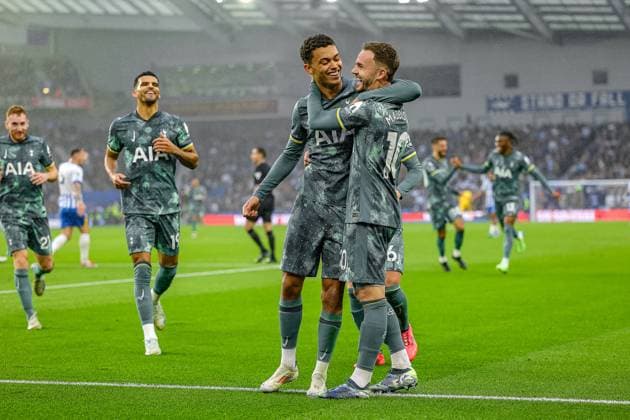 Brighton and Hove Albion v Tottenham Hotspur Premier League 06 10 2024. Goal 0-1 Brennan Johnson (22) of Tottenham Hotspur scores a goal and celebrates during the Premier League match between Brighton and Hove Albion and Tottenham Hotspur at the American Express Stadium, Brighton and Hove, England on 6 October 2024. Editorial use only DataCo restrictions apply See www.football-dataco.com , Copyright: xNigelxKeenex PSI-20561-0014