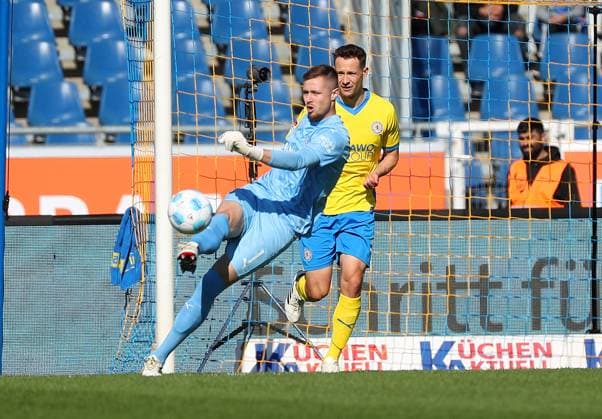 Braunschweig vs Hannover, 2 BL Braunschweig, 06 10 2024, FUßBALL Eintracht Braunschweig vs Hannover 96, 2 BL, Season 2024 25 Goalkeeper Lennart Grill Eintracht Braunschweig , Paul Jaeckel Eintracht Braunschweig Braunschweig