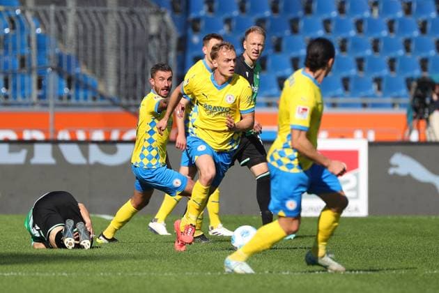 Braunschweig vs Hannover, 2 BL Braunschweig, 06 10 2024, FOOTBALL Eintracht Braunschweig vs Hannover 96, 2 BL, Season 2024 25 Niklas Tauer Eintracht Braunschweig Braunschweig