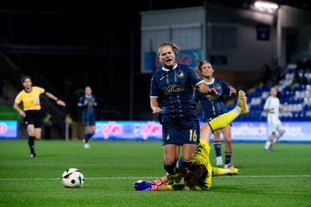 Sport Themen der Woche KW40 Sport Bilder des Tages Dominika Grabowska (TSG Hoffenheim, 16) im Zweikampf mit Livia Peng (Werder Bremen, 01), GER, TSG 1899 Hoffenheim vs SV Werder Bremen, Google Pixel Frauen Bundesliga, 5. Spieltag, Saison 2024 2025, 06.10.2024 DFB regulations prohibit any use of photographs as image sequences and or quasi-video GER, TSG 1899 Hoffenheim vs SV Werder Bremen, Google Pixel Frauen Bundesliga, 5. Spieltag, Saison 2024 2025, 06.10.2024 Essen *** Dominika Grabowska TSG Hoffenheim, 16 in duel with Livia Peng Werder Bremen, 01 , GER, TSG 1899 Hoffenheim vs SV Werder Bremen, Google Pixel Frauen Bundesliga, 5 Spieltag, Saison 2024 2025, 06 10 2024 DFB regulations prohibit any use of photographs as image sequences and or quasi video GER, TSG 1899 Hoffenheim vs SV Werder Bremen, Google Pixel Frauen Bundesliga, 5 Spieltag, Saison 2024 2025, 06 10 2024 Essen Copyright: xEibner-Pressefoto Memmlerx EP_MMR