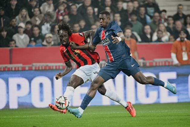 Fußball, OGC Nizza - Paris St. Germain Forward GUESSAND Evann (OGC Nice) and Defender PACHO Willian (Paris Saint-Germain). OGC Nice vs Paris Saint Germain, J7, Ligue 1 Mcdonalds in Allianz Riviera Stadium, NICE, France, on 06 October, 2024. FOOTBALL : OGC Nice vs PSG - Ligue 1 - J7- 10 06 24 FredDides Panoramic 