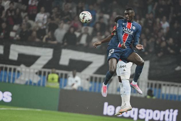 Fußball, OGC Nizza - Paris St. Germain Forward KOLO MUANI Randal (Paris Saint-Germain). OGC Nice vs Paris Saint Germain, J7, Ligue 1 Mcdonalds in Allianz Riviera Stadium, NICE, France, on 06 October, 2024. FOOTBALL : OGC Nice vs PSG - Ligue 1 - J7- 10 06 24 FredDides Panoramic 
