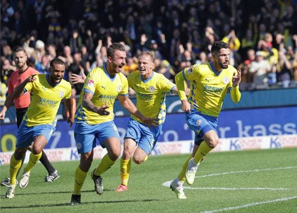Goal celebration 1 0 by Fabio Kaufmann Eintracht Braunschweig , f l Leon Bell Bell Eintracht Braunschweig , Niklas Tauer Eintracht Braunschweig , Robin Krausse Eintracht Braunschweig Football, Men, Season 2024 2025 2 BL, Eintracht Stadion, Eintracht Braunschweig vs Hannover 96, Lower Saxony derby, 2 0 DFL REGULATIONS PROHIBIT ANY USE OF PHOTOGRAPHS AS IMAGE SEQUENCES AND OR QUASI VIDEO