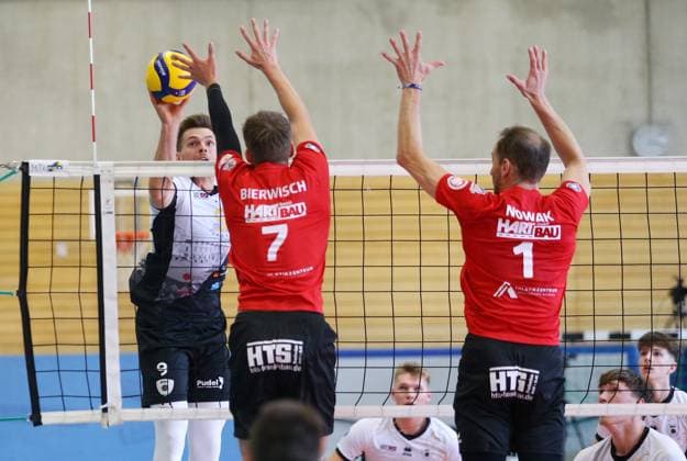 BAU 06 10 2024 Ludwigsburg Volleyball Barock Volleys MTV Ludwigsburg vs Ceratonia Volleys Eltmann, Richard Peemüller LB, left