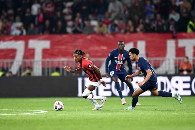 Fußball, OGC Nizza - Paris St. Germain OGC Nice v Paris Saint-Germain - Ligue 1 MCDonald s 2024 2025 28 Hicham BOUDAOUI (ogcn) - 33 Warren ZAIRE EMERY (psg) during the Ligue 1 MCDonald s match between Nice and Paris at Allianz Riviera Stadium on October 6, 2024 in Nice, France. Nice France  Copyright: xFEPx 776218850