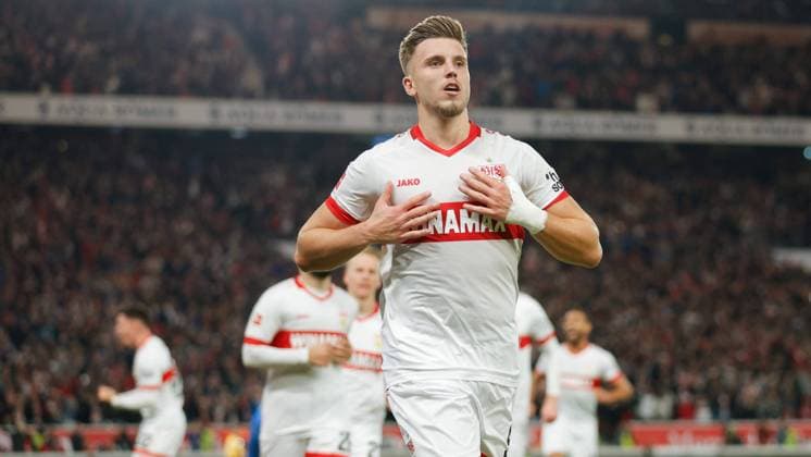 Bilder des Jahres 2024, Sport 10 Oktober Sport Themen der Woche KW40 Sport Bilder des Tages Stuttgart , Fußball Bundesliga VfB Stuttgart vs. TSG 1899 Hoffenheim , Ermedin Demirovic (VfB) jubelt nach dem Tor zum 1:1 Gemäß den Vorgaben der DFL Deutsche Fußball Liga ist es untersagt, in dem Stadion und oder vom Spiel angefertigte Fotoaufnahmen in Form von Sequenzbildern und oder videoähnlichen Fotostrecken zu verwerten bzw. verwerten zu lassen. *** Stuttgart , Bundesliga VfB Stuttgart vs TSG 1899 Hoffenheim , Ermedin Demirovic VfB cheers after the goal to 1 1 According to the regulations of the DFL German Football League, it is prohibited to use or have used photographs taken in the stadium and or of the match in the form of sequential images and or video-like photo series