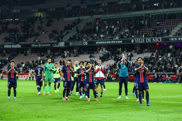 Fußball, OGC Nizza - Paris St. Germain 6th October 2024 - LIGUE 1 MCDONALDS - GAME 7 - SEASON 2024 2025 - OGC NICE vs PARIS SAINT GERMAIN - ALLIANZ RIVIERA STADIUM The disappointment of Paris Saint Germain players particularly asensio (marco) and lee (kangin) with marquinhos front of Paris Saint Germain fans after the game NICE FRANCE Copyright: xSPORTPIXPRESSx xFREDxPORCUx