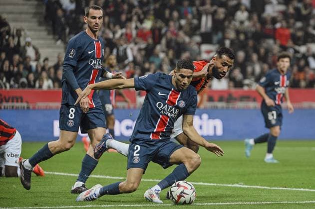 Fußball, OGC Nizza - Paris St. Germain Defender HAKIMI Achraf (Paris Saint-Germain) and Defender ABDI Ali (OGC Nice). OGC Nice vs Paris Saint Germain, J7, Ligue 1 Mcdonalds in Allianz Riviera Stadium, NICE, France, on 06 October, 2024. FOOTBALL : OGC Nice vs PSG - Ligue 1 - J7- 10 06 24 FredDides Panoramic 