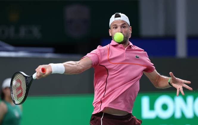 (241007) -- SHANGHAI, Oct. 7, 2024 -- Grigor Dimitrov of Bulgaria hits a return during the men s singles round of 64 match against Zizou Bergs of Belgium at the ATP, Tennis Herren World Tour Shanghai Masters tennis tournament in Shanghai, east China, Oct. 7, 2024. ) (SP)CHINA-SHANGHAI-TENNIS-ATP TOUR-SHANGHAI MASTERS(CN) BaixXuefei 
