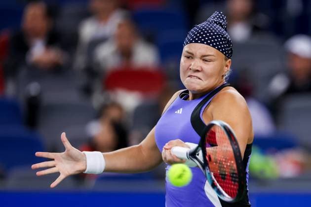 WUHAN, CHINA - OCTOBER 07: Diana Shnaider of Russia competes in the Women s Singles Round of 64 match against Leylah Fernandez of Canada on day three of 2024 Wuhan Open at Optics Valley International Tennis Center on October 7, 2024 in Wuhan, Hubei Province of China.  Copyright: xVCGx 111522353369