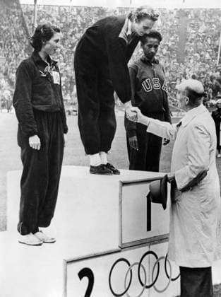 GREAT BRITAIN LONDON 8 6 1948. Three female runners on the podium at Wembley Stadium after the 200 meters final at the 1948 Summer Olympics. The gold was won by Fanny Blankers Koen of the Netherlands in a time of 24.4 seconds, the silver by Audrey Williamson of Great Britain and the bronze by Audrey Patterson of the United States. Here, Fanny Blankers Koen, claiming her third Olympic title, is seen receiving the medal from Colonel Pieter Scharroo, a member of the International Olympic Committee. London UK OS sp_sw x5600x *** GREAT BRITAIN LONDON 8 6 1948 Three female runners on the podium at Wembley Stadium after the 200 meters final at the 1948 Summer Olympics The gold was won by Fanny Blankers Koen of the Netherlands in a time of 24 4 seconds, the silver by Audrey Williamson of Great Britain and the bronze by Audrey Patterson of the United States Here, Fanny Blankers Koen, claiming her third Olympic title, is seen receiving the medal from Colonel Pieter Scharroo, a member of the International Olympic Committee London UK OS sp sw x5600x  Copyright: xInternationalxNewsxPhotos SVTx SUMMER OLYMPICS 1948