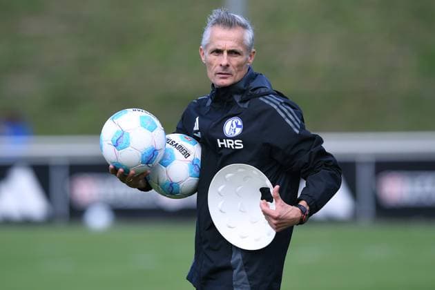 Soccer 2 Bundesliga training FC Schalke 04 on 07 10 2024 at the training ground at the Veltins Arena in Gelsenkirchen Kees van Wonderen Coach Head Coach Schalke xRx