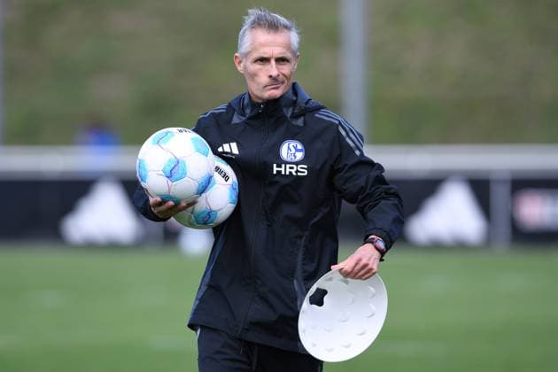 Soccer 2 Bundesliga training FC Schalke 04 on 07 10 2024 at the training ground at the Veltins Arena in Gelsenkirchen Kees van Wonderen Coach Head Coach Schalke xRx