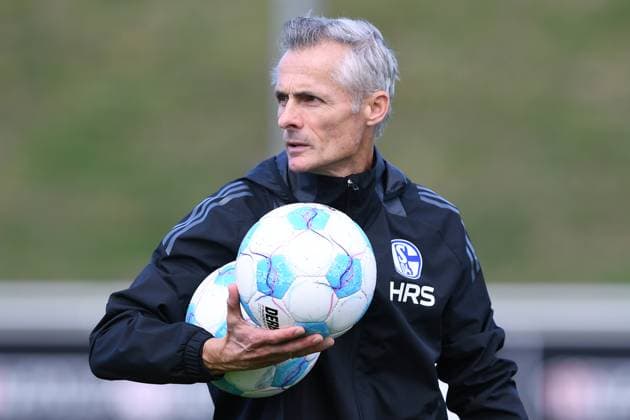 Soccer 2 Bundesliga training FC Schalke 04 on 07 10 2024 at the training ground at the Veltins Arena in Gelsenkirchen Kees van Wonderen Coach Head Coach Schalke xRx