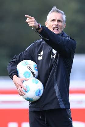 Soccer 2 Bundesliga training FC Schalke 04 on 07 10 2024 at the training ground at the Veltins Arena in Gelsenkirchen Kees van Wonderen Coach Head Coach Schalke xRx