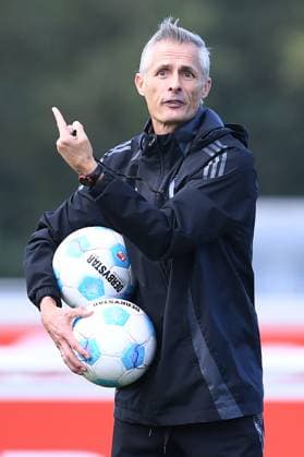 Soccer 2 Bundesliga training FC Schalke 04 on 07 10 2024 at the training ground at the Veltins Arena in Gelsenkirchen Kees van Wonderen Coach Head Coach Schalke xRx
