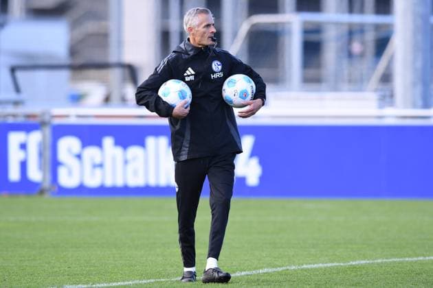 Soccer 2 Bundesliga training FC Schalke 04 on 07 10 2024 at the training ground at the Veltins Arena in Gelsenkirchen Kees van Wonderen Coach Head Coach Schalke xRx