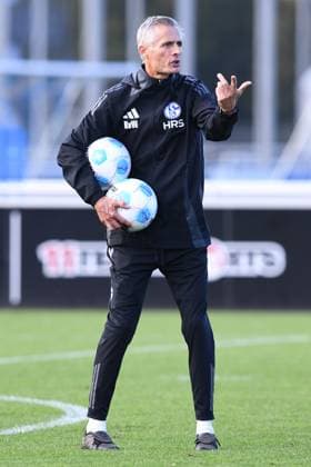 Soccer 2 Bundesliga training FC Schalke 04 on 07 10 2024 at the training ground at the Veltins Arena in Gelsenkirchen Kees van Wonderen Coach Head Coach Schalke xRx