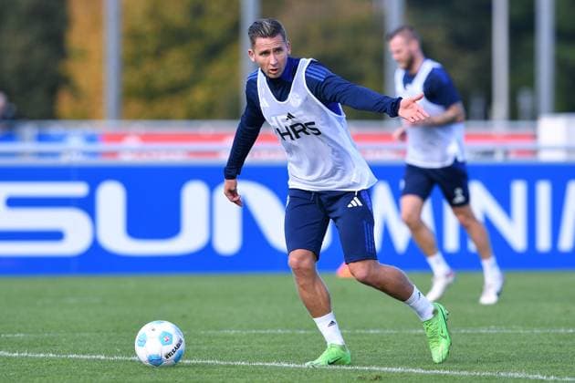 Soccer 2 Bundesliga training FC Schalke 04 on 07 10 2024 at the training ground at the Veltins Arena in Gelsenkirchen Paul Seguin Schalke xRx