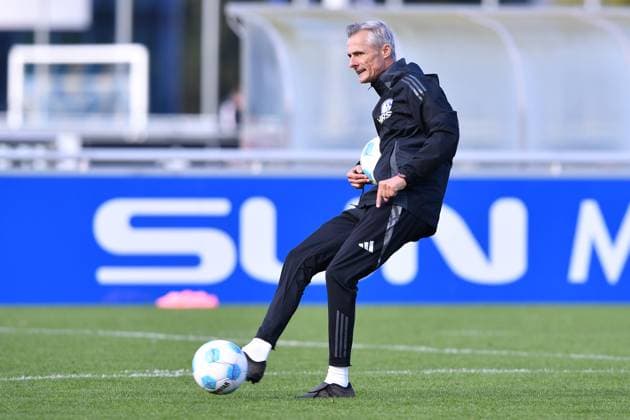 Soccer 2 Bundesliga training FC Schalke 04 on 07 10 2024 at the training ground at the Veltins Arena in Gelsenkirchen Kees van Wonderen Coach Head Coach Schalke xRx