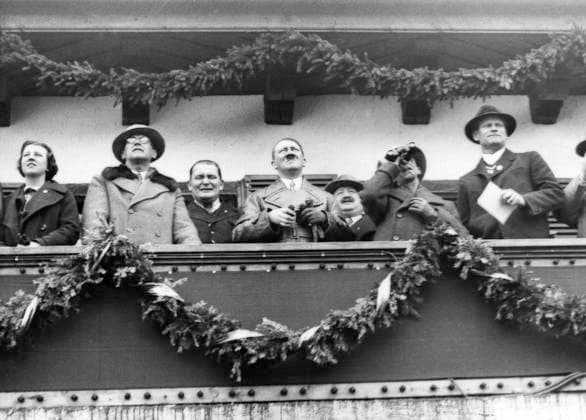 GERMANY GARMISCH-PARTENKIRCHEN 1936-02. From the left is seen unknown woman, Wilhelm Frick, German Minister of the Interior, Hermann Göring, Speaker of the German Reichstag, Adolf Hitler, German Chancellor and Führer, unknown man, Dr. Joseph Goebbles, German Minister of Propaganda, and Dr. Karl Ritter von Halt, sports official, German member of the IOC, on the balcony of the Olympic House during the 1936 Olympic Winter games, Winterspiele,Spiele, Summer games Garmisch-Partenkirchen Germany OS sp_sw x5600x *** GERMANY GARMISCH PARTENKIRCHEN 1936 02 From the left is seen unknown woman, Wilhelm Frick, German Minister of the Interior, Hermann Göring, Speaker of the German Reichstag, Adolf Hitler, German Chancellor and Führer, unknown man, Dr Joseph Goebbles, German Minister of Propaganda, and Dr Karl Ritter von Halt, sports official, German member of the IOC, on the balcony of the Olympic House during the 1936 Olympic Winter Games Garmisch Partenkirchen Germany OS sp sw x5600x  Copyright: xWeltbild SVTx 1936 WINTER OLYMPICS