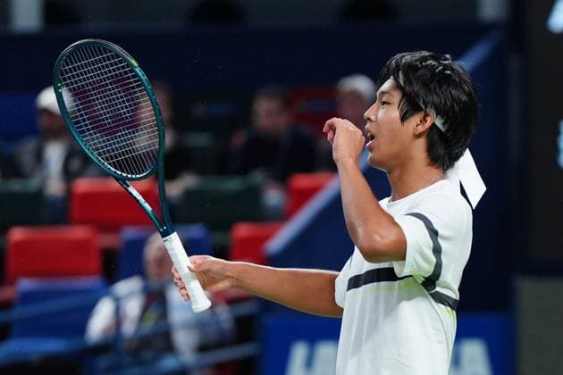 (241007) -- SHANGHAI, Oct. 7, 2024 -- Zhou Yi of China reacts during the men s singles round of 64 match against Frances Tiafoe of the United States at the ATP, Tennis Herren World Tour Shanghai Masters tennis tournament in Shanghai, east China, Oct. 7, 2024. ) (SP)CHINA-SHANGHAI-TENNIS-ATP TOUR-SHANGHAI MASTERS(CN) XuxYanan 