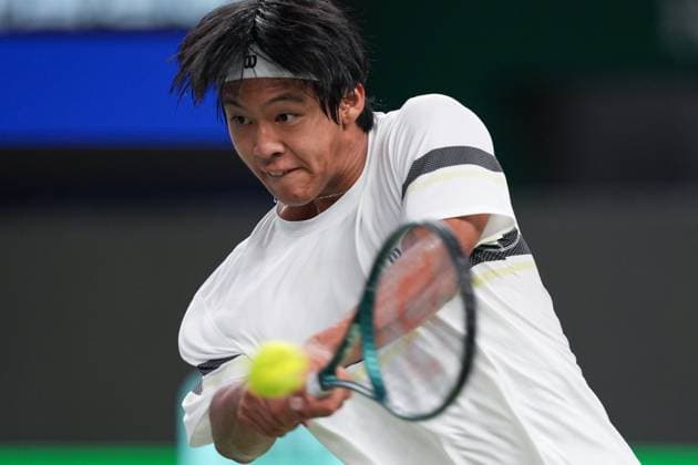 (241007) -- SHANGHAI, Oct. 7, 2024 -- Zhou Yi of China hits a return during the men s singles round of 64 match against Frances Tiafoe of the United States at the ATP, Tennis Herren World Tour Shanghai Masters tennis tournament in Shanghai, east China, Oct. 7, 2024. ) (SP)CHINA-SHANGHAI-TENNIS-ATP TOUR-SHANGHAI MASTERS(CN) XuxYanan 