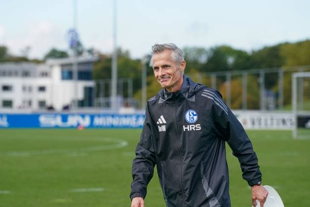 Football season 2024 2025, 2 Bundesliga, training, FC Schalke 04, new head coach Kees van Wonderen Schalke 04 at the training ground Gelsenkirchen training ground Schalke 04 NRW Germany Copyright: xJOERANxSTEINSIEKx