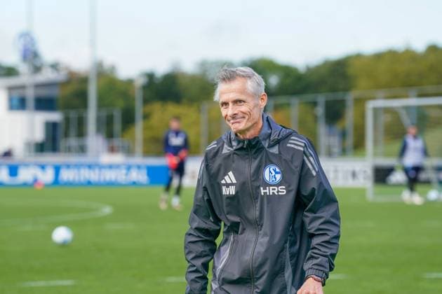 Football season 2024 2025, 2 Bundesliga, training, FC Schalke 04, new head coach Kees van Wonderen Schalke 04 at the training ground Gelsenkirchen training ground Schalke 04 NRW Germany Copyright: xJOERANxSTEINSIEKx