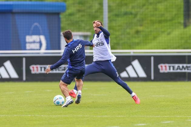 07 10 2024, Football, Season 2024 2025, 2 Bundesliga, Training FC Schalke 04, f l Adrian Gantenbein FC Schalke 04 , Kenan Karaman FC Schalke 04 Gelsenkirchen NRW Germany xRHR FOTOx Copyright: RHR-FOTOx RHR-FOTO
