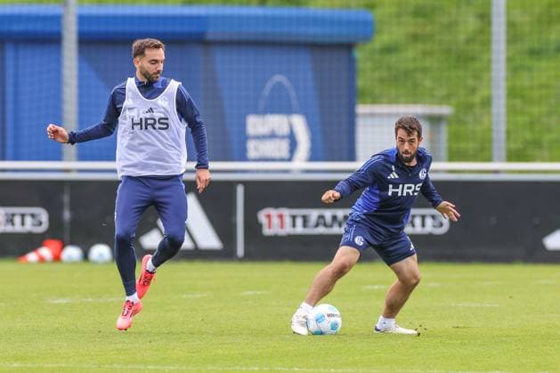 07 10 2024, Football, Season 2024 2025, 2 Bundesliga, Training FC Schalke 04, f l Kenan Karaman FC Schalke 04 , Amin Younes FC Schalke 04 Gelsenkirchen NRW Germany xRHR FOTOx Copyright: RHR-FOTOx RHR-FOTO