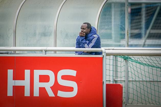 Football season 2024 2025, 2 Bundesliga, training, FC Schalke 04, new head coach Kees van Wonderen Schalke 04 Ben Manga sports director Schalke 04 watches the training Gelsenkirchen training ground Schalke 04 NRW Germany Copyright: xJOERANxSTEINSIEKx