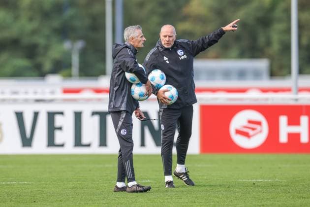 07 10 2024, Football, Season 2024 2025, 2 Bundesliga, Training FC Schalke 04, f l Head Coach Kees van Wonderen FC Schalke 04 , Co Coach Robert Molenaar FC Schalke 04 Gelsenkirchen NRW Germany xRHR FOTOx Copyright: RHR-FOTOx RHR-FOTO