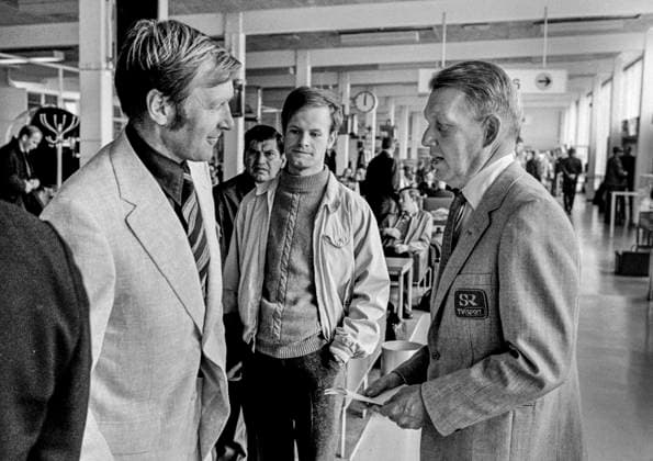 19 05 1970 The Swedish World Cup team on their way to the football World Cup in Mexico 1970 Here, the TV sports employee Bengt Bedrup right is seen interviewing the national team captain Orvar Bergmark tv in connection with the departure Mats Strandberg, sports journalist, can be seen in the background FOTBOLL sp sw x5600x  Copyright: xBo-AjexMellin SVTx SOCCER WC 1970