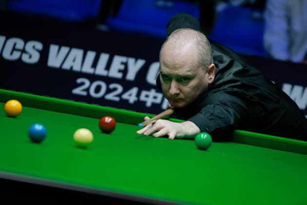 WUHAN, CHINA - OCTOBER 07: Graeme Dott of Scotland plays a shot in the second round match against Zhang Anda of China on day 2 of 2024 Wuhan Open (Snooker) at China Optics Valley Convention & Exhibition Centre on October 7, 2024 in Wuhan, Hubei Province of China.  Copyright: xTaixChengzhex 111522371764