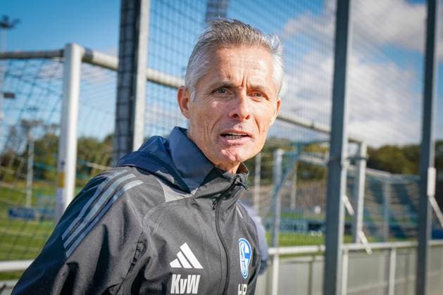 Football season 2024 2025, 2 Bundesliga, training, FC Schalke 04, new head coach Kees van Wonderen Schalke 04 Gelsenkirchen training ground Schalke 04 NRW Germany Copyright: xJOERANxSTEINSIEKx