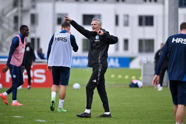 Coach Kees van Wonderen FC Schalke 04 07 10 2024, Football season 2024 2025, 2 Bundesliga, Training FC Schalke 04 Gelsenkirchen Training ground North Rhine-Westphalia Germany Team2