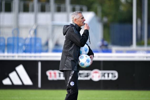 Coach Kees van Wonderen FC Schalke 04 07 10 2024, Football season 2024 2025, 2 Bundesliga, Training FC Schalke 04 Gelsenkirchen Training ground North Rhine-Westphalia Germany Team2