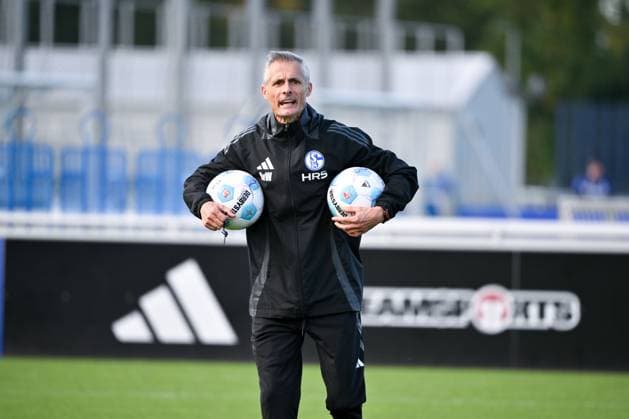 Coach Kees van Wonderen FC Schalke 04 07 10 2024, Football season 2024 2025, 2 Bundesliga, Training FC Schalke 04 Gelsenkirchen Training ground North Rhine-Westphalia Germany Team2