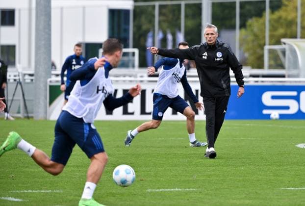 Coach Kees van Wonderen FC Schalke 04 07 10 2024, Football season 2024 2025, 2 Bundesliga, Training FC Schalke 04 Gelsenkirchen Training ground North Rhine-Westphalia Germany Team2