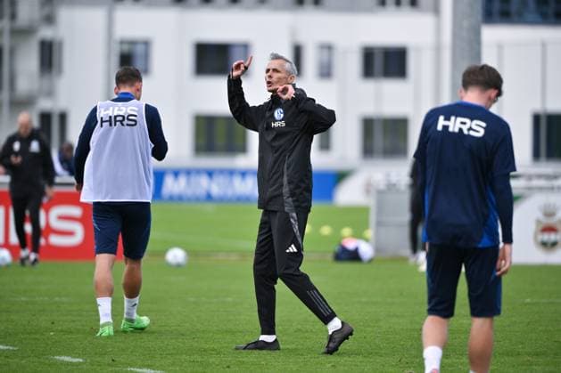 Coach Kees van Wonderen FC Schalke 04 07 10 2024, Football season 2024 2025, 2 Bundesliga, Training FC Schalke 04 Gelsenkirchen Training ground North Rhine-Westphalia Germany Team2